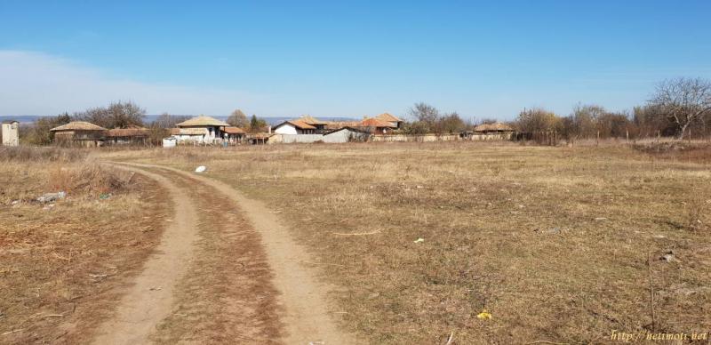 Снимка 3 на земеделска земя в Шумен област - гр.Велики Преслав в категория недвижими имоти продава - 8000 м2 на цена  3835 EUR 