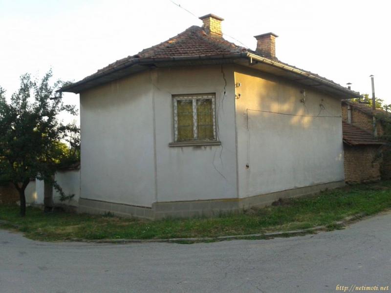 Снимка 0 на къща в Плевен област - с.Гривица в категория недвижими имоти продава - 1600 м2 на цена  40000 EUR 