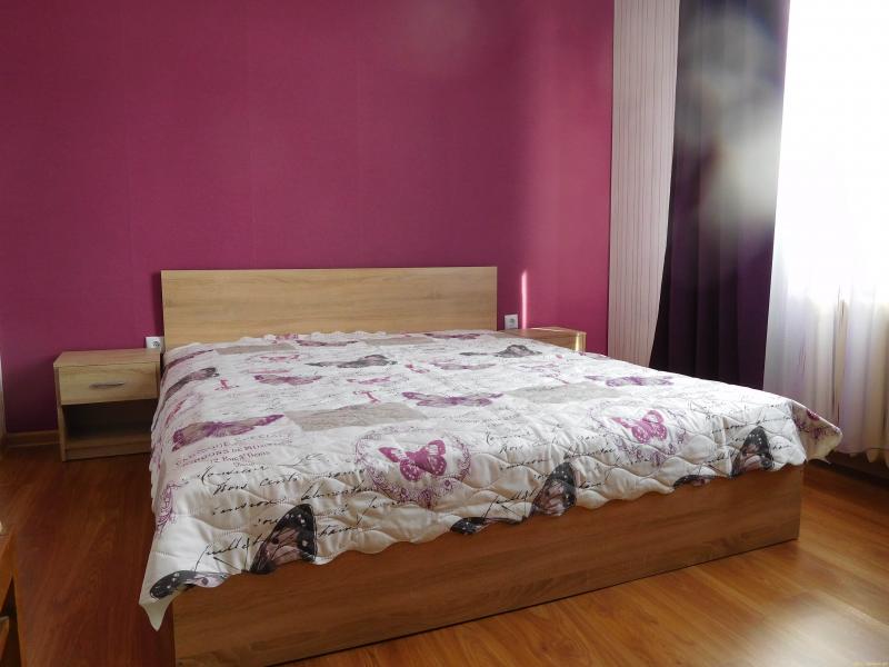 Снимка 1 на двустаен апартамент в София - Оборище в категория недвижими имоти дава под наем - 65 м2 на цена  450 EUR 