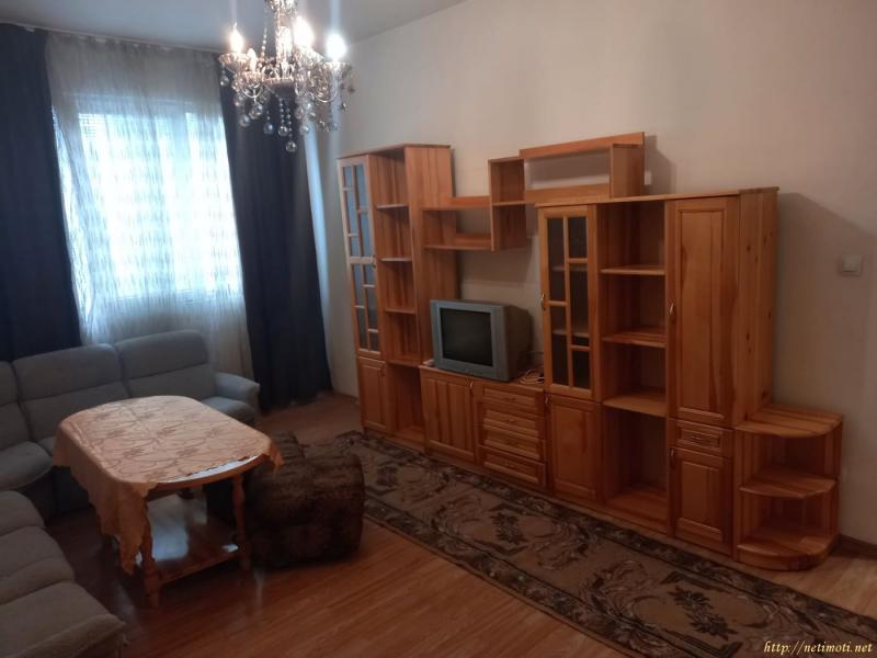 Снимка 3 на тристаен апартамент в Пловдив - Център в категория недвижими имоти дава под наем - 75 м2 на цена  225 EUR 