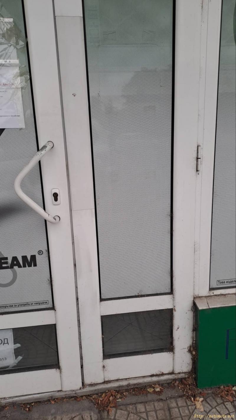 Снимка 8 на магазин в Пловдив - Център в категория недвижими имоти дава под наем - 81 м2 на цена  300 EUR 