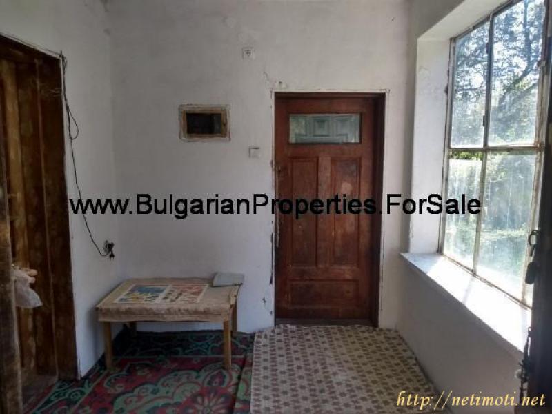 Снимка 2 на къща в Търговище област - с.Ломци в категория недвижими имоти продава - 2000 м2 на цена  7800 EUR 