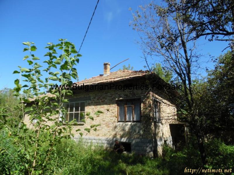 Снимка 5 на къща в Търговище област - с.Ломци в категория недвижими имоти продава - 2000 м2 на цена  7800 EUR 