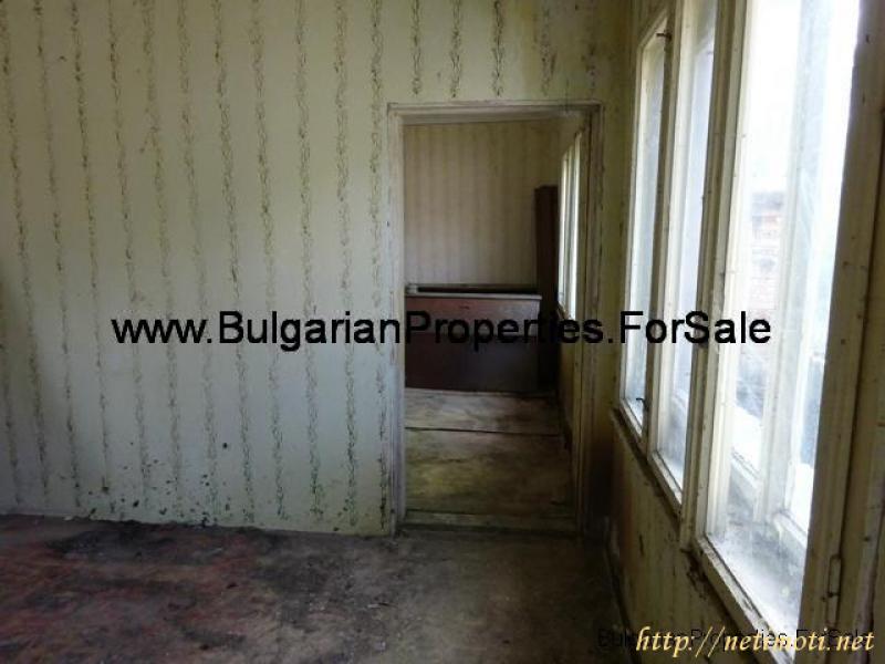 Снимка 3 на къща в Търговище област - с.Ломци в категория недвижими имоти продава - 2500 м2 на цена  7800 EUR 