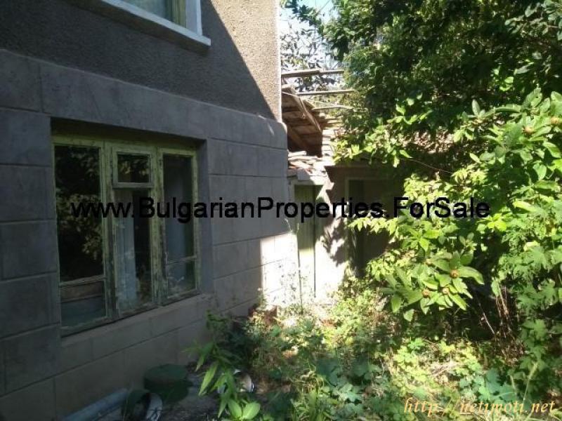 Снимка 1 на къща в Търговище област - с.Паламарца в категория недвижими имоти продава - 1000 м2 на цена  5750 EUR 