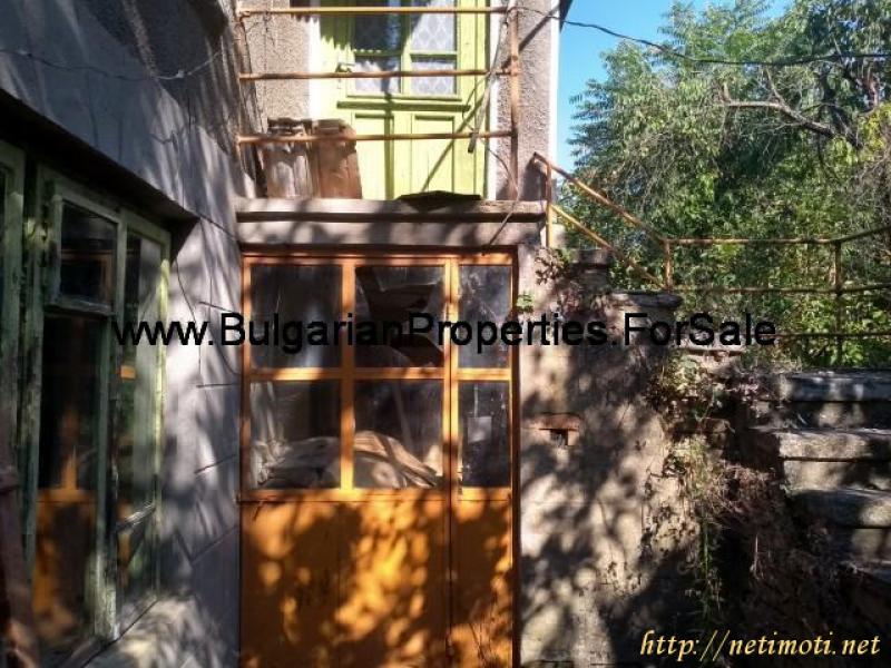 Снимка 2 на къща в Търговище област - с.Паламарца в категория недвижими имоти продава - 1000 м2 на цена  5750 EUR 