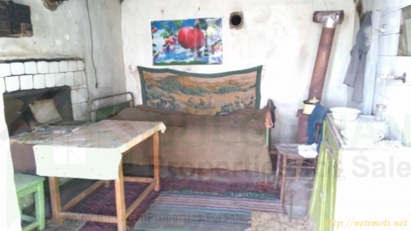 Снимка 2 на къща в Търговище област - с.Паламарца в категория недвижими имоти продава - 1000 м2 на цена  3700 EUR 