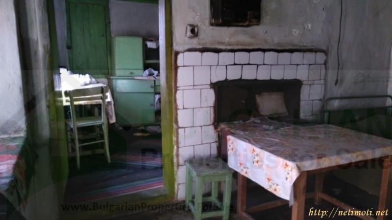 Снимка 3 на къща в Търговище област - с.Паламарца в категория недвижими имоти продава - 1000 м2 на цена  3700 EUR 