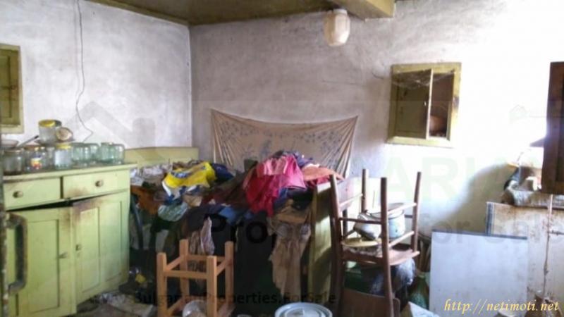 Снимка 5 на къща в Търговище област - с.Паламарца в категория недвижими имоти продава - 1000 м2 на цена  3700 EUR 