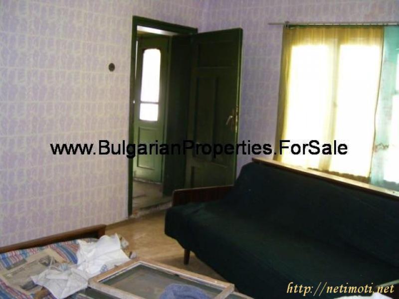 Снимка 4 на къща в Търговище област - с.Паламарца в категория недвижими имоти продава - 900 м2 на цена  4900 EUR 
