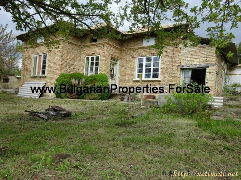 Снимка 0 на къща в Търговище област - с.Ломци в категория недвижими имоти продава - 1500 м2 на цена  5800 EUR 
