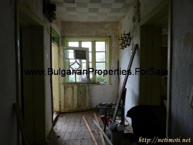 Снимка 7 на къща в Търговище област - с.Ломци в категория недвижими имоти продава - 1500 м2 на цена  5800 EUR 