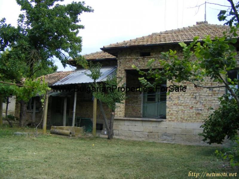 Снимка 0 на къща в Търговище област - с.Ломци в категория недвижими имоти продава - 1100 м2 на цена  7800 EUR 