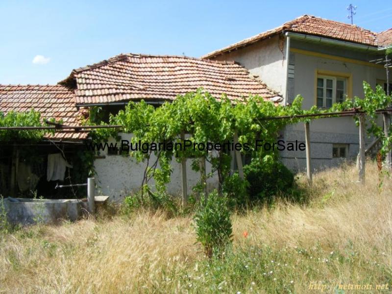 Снимка 1 на къща в Велико Търново област - с.Николаево в категория недвижими имоти продава - 1060 м2 на цена  6000 EUR 