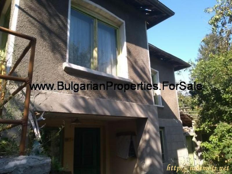 Снимка 0 на къща в Търговище област - с.Паламарца в категория недвижими имоти продава - 1000 м2 на цена  5750 EUR 