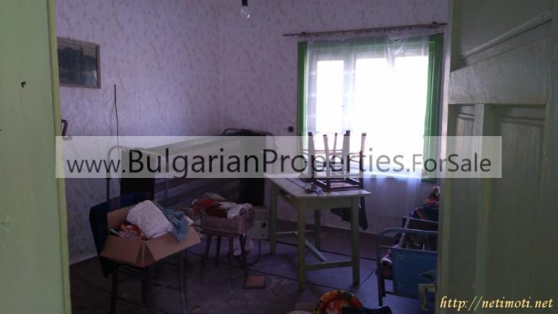 Снимка 3 на къща в Търговище област - с.Паламарца в категория недвижими имоти продава - 2500 м2 на цена  7750 EUR 