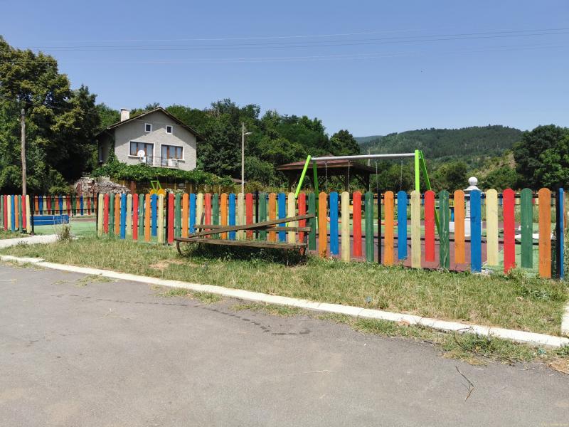 Снимка 8 на парцел в Перник област - с.Туроковци в категория недвижими имоти продава - 1150 м2 на цена  17895 EUR 