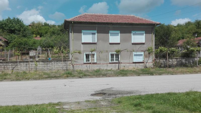 къща в Плевен област - с.Лозица - категория продава - 120 м2 на цена 7 669,00 EUR