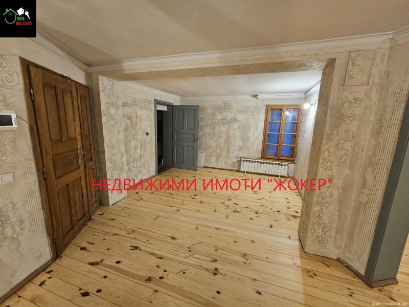 Снимка 4 на къща в Велико Търново - Център в категория недвижими имоти продава - 164 м2 на цена  255000 EUR 