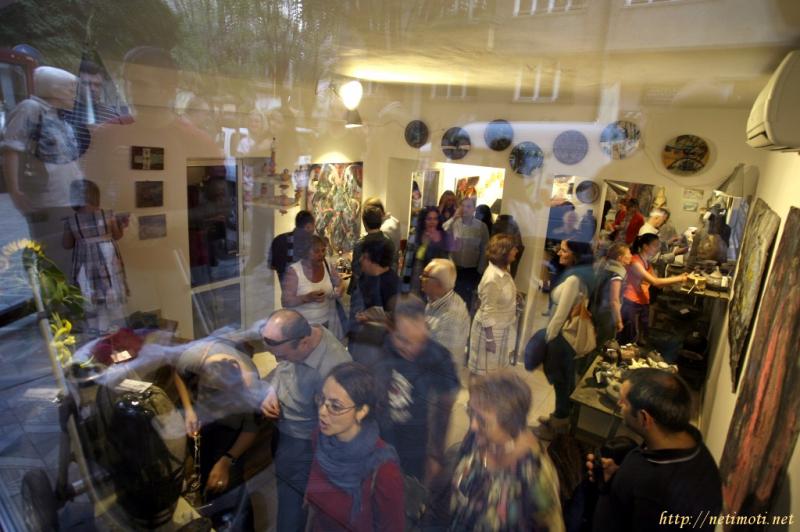 Снимка 1 на магазин в София - Център в категория недвижими имоти дава под наем - 60 м2 на цена  350 EUR 