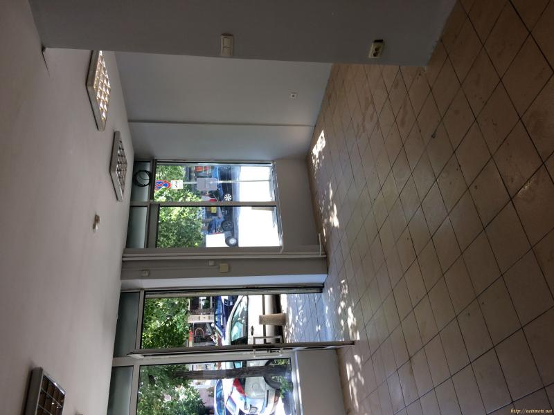 Оферта за недвижим имот с номер 18870: магазин в София - Център в категория дава под наем - 65 м2 на цена 750 EUR - снимка номер 3 Снимка 3 на магазин в София - Център в категория недвижими имоти дава под наем - 65 м2 на цена 750 EUR