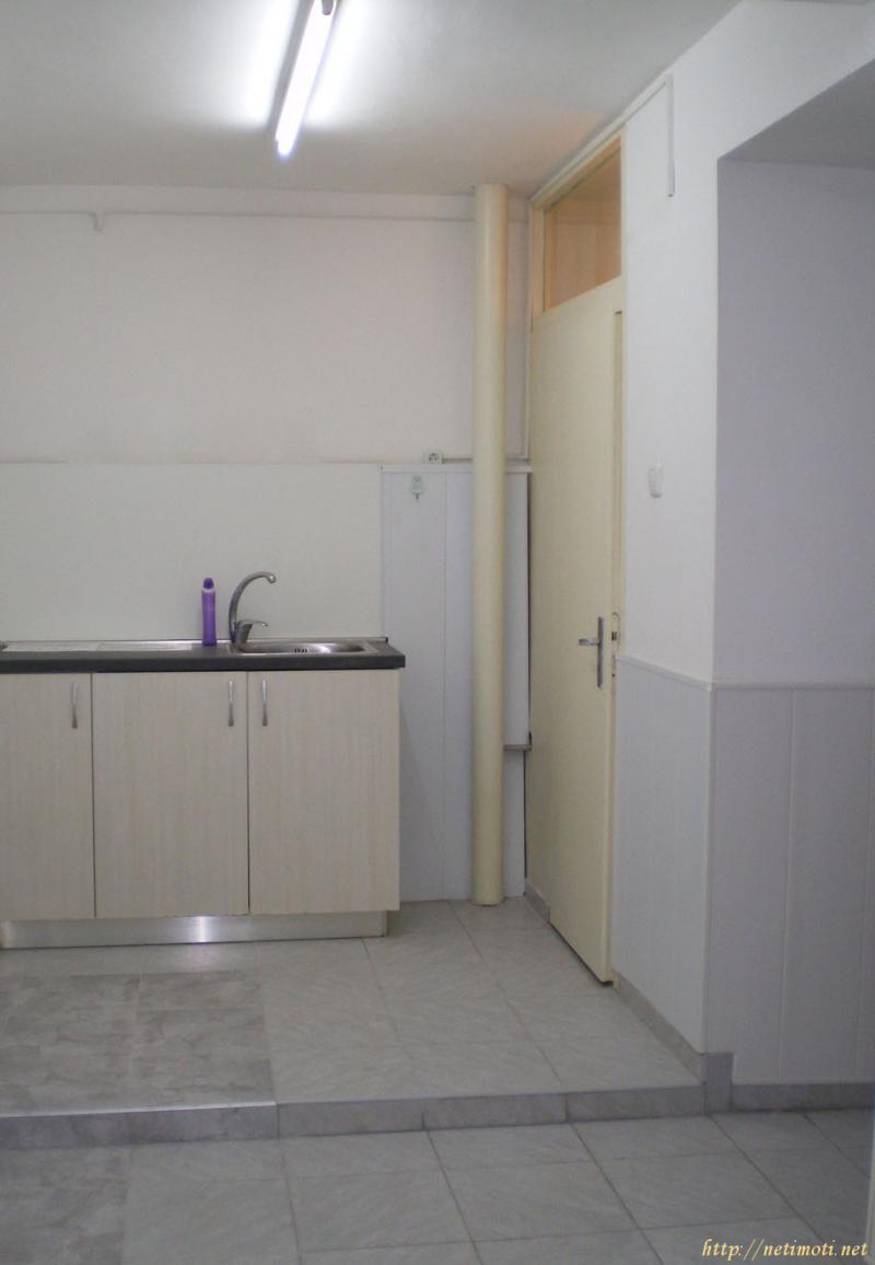 Снимка 4 на помещение в Пловдив - Център в категория недвижими имоти дава под наем - 30 м2 на цена  102 EUR 
