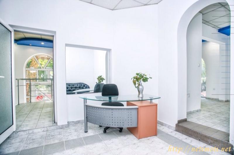 Снимка 4 на офис в Варна - Морска Градина в категория недвижими имоти дава под наем - 200 м2 на цена  1000 EUR 