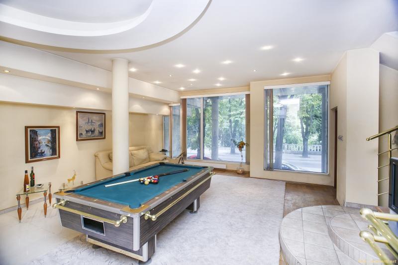 Снимка 1 на къща в Варна - Морска Градина в категория недвижими имоти продава - 210 м2 на цена  1600000 EUR 