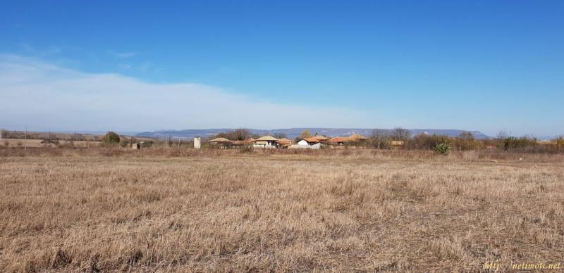 Снимка 2 на земеделска земя в Шумен област - гр.Велики Преслав в категория недвижими имоти продава - 8000 м2 на цена  3835 EUR 