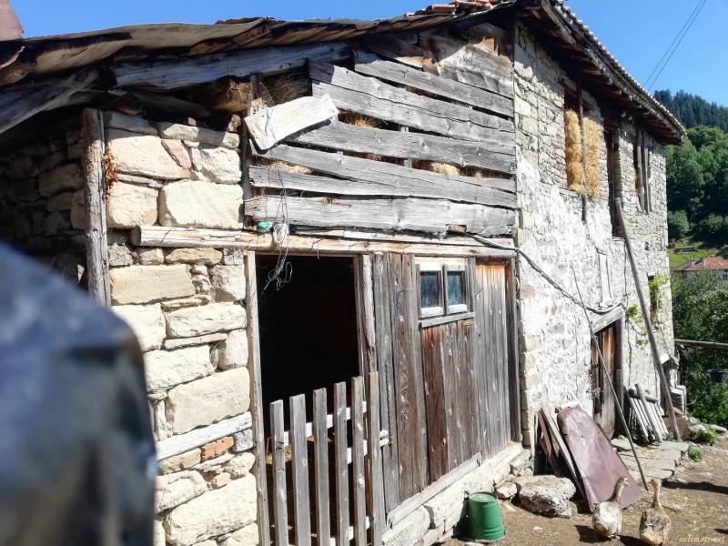 Снимка 3 на къща в Смолян област - с.Момчиловци в категория недвижими имоти продава - 140 м2 на цена  20000 EUR 