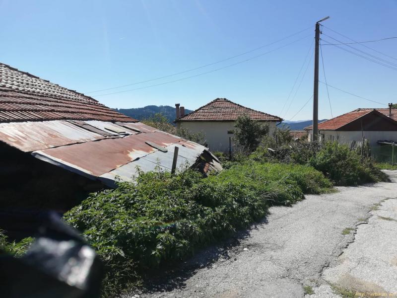 Снимка 1 на къща в Смолян област - с.Момчиловци в категория недвижими имоти продава - 140 м2 на цена  20000 EUR 