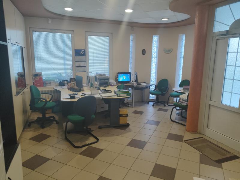 Снимка 2 на офис в Шумен - Център в категория недвижими имоти продава - 98 м2 на цена  130000 EUR 