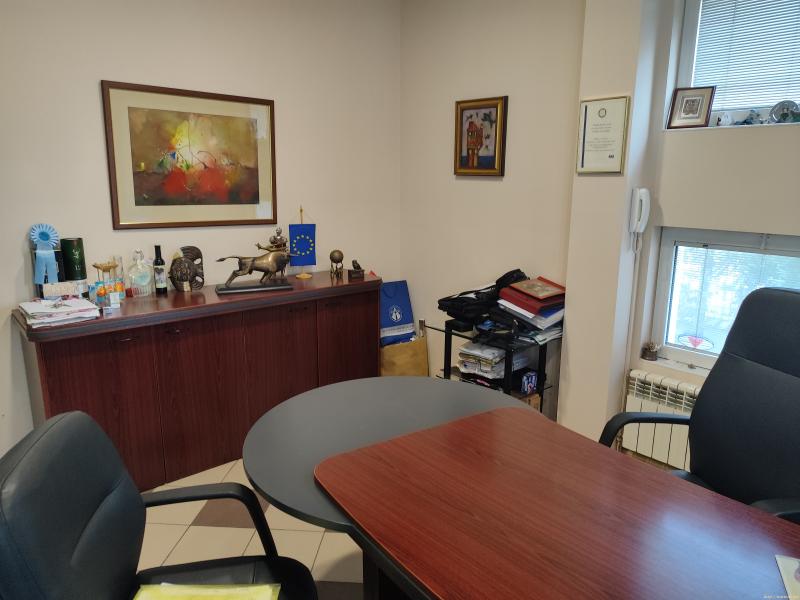 Снимка 5 на офис в Шумен - Център в категория недвижими имоти продава - 98 м2 на цена  130000 EUR 