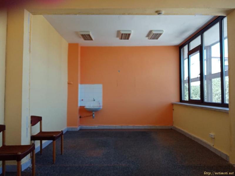 Снимка 1 на офис в Варна - Жп Гара в категория недвижими имоти дава под наем - 30 м2 на цена  0 EUR 