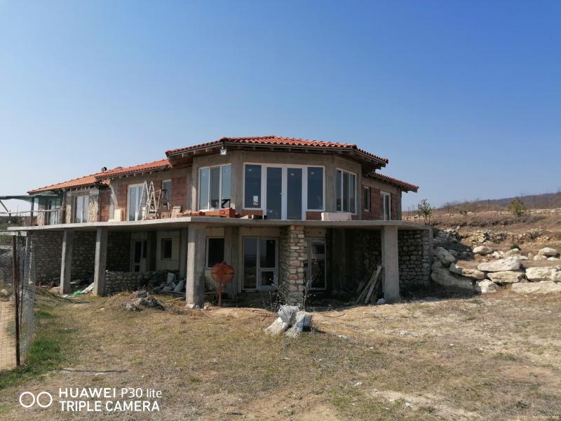 Снимка 1 на къща в Варна област - с.Осеново в категория недвижими имоти продава - 356 м2 на цена  155000 EUR 