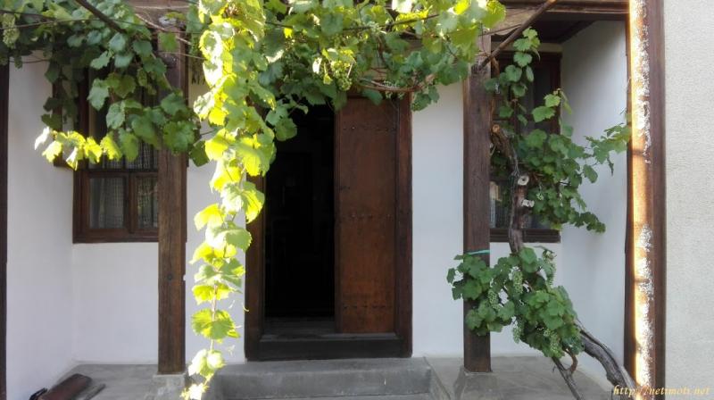 Оферта за недвижим имот с номер 19536: къща в Велико Търново област - гр.Елена в категория продава - 246 м2 на цена 0 EUR - снимка номер 3 Снимка 3 на къща в Велико Търново област - гр.Елена в категория недвижими имоти продава - 246 м2 на цена 0 EUR