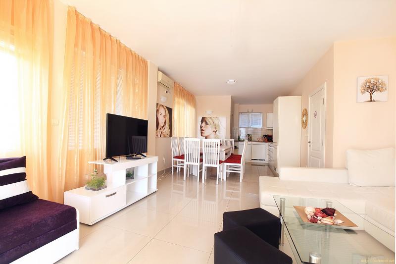 Снимка 3 на вила в Добрич област - гр.Балчик в категория недвижими имоти продава - 465 м2 на цена  280000 EUR 