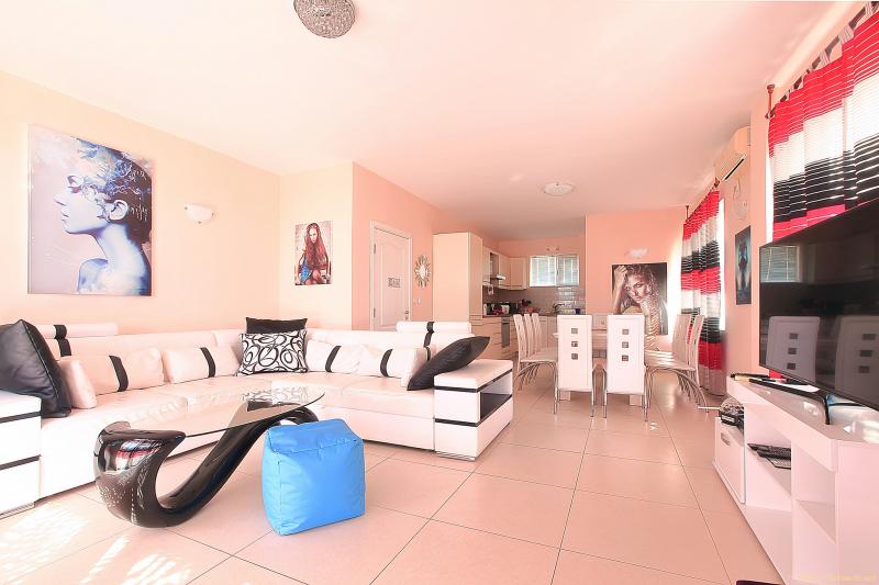 Снимка 6 на вила в Добрич област - гр.Балчик в категория недвижими имоти продава - 465 м2 на цена  280000 EUR 