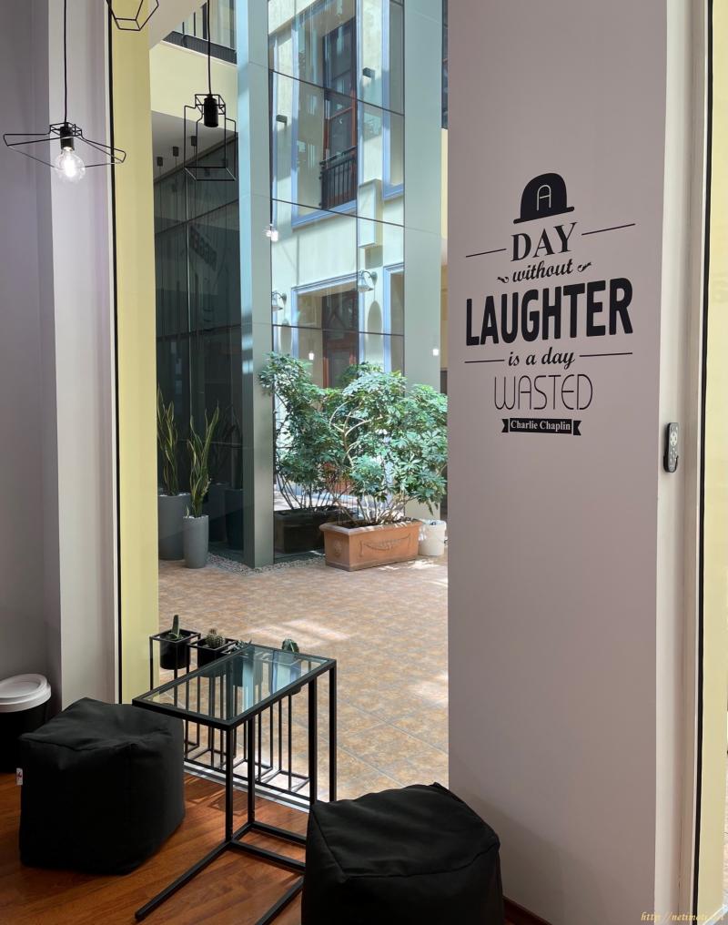 Снимка 3 на офис в София - Център в категория недвижими имоти дава под наем - 15 м2 на цена  665 EUR 