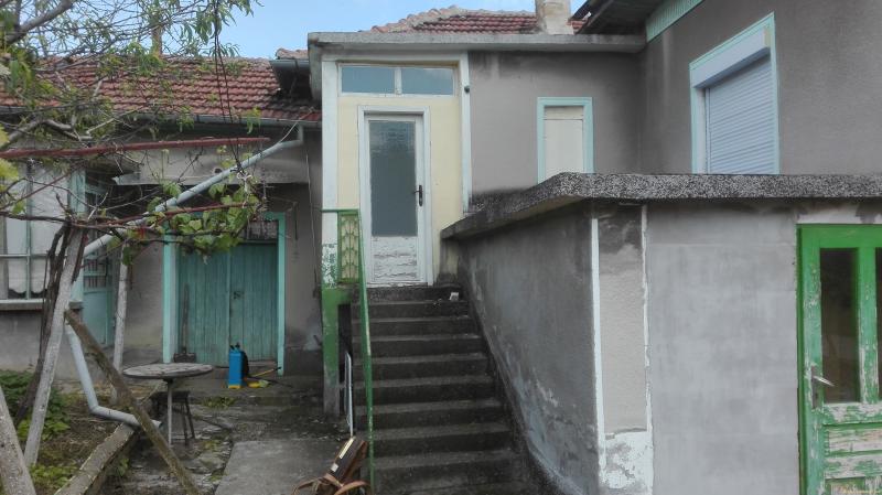 Снимка 3 на къща в Плевен област - с.Лозица в категория недвижими имоти продава - 120 м2 на цена  7669 EUR 