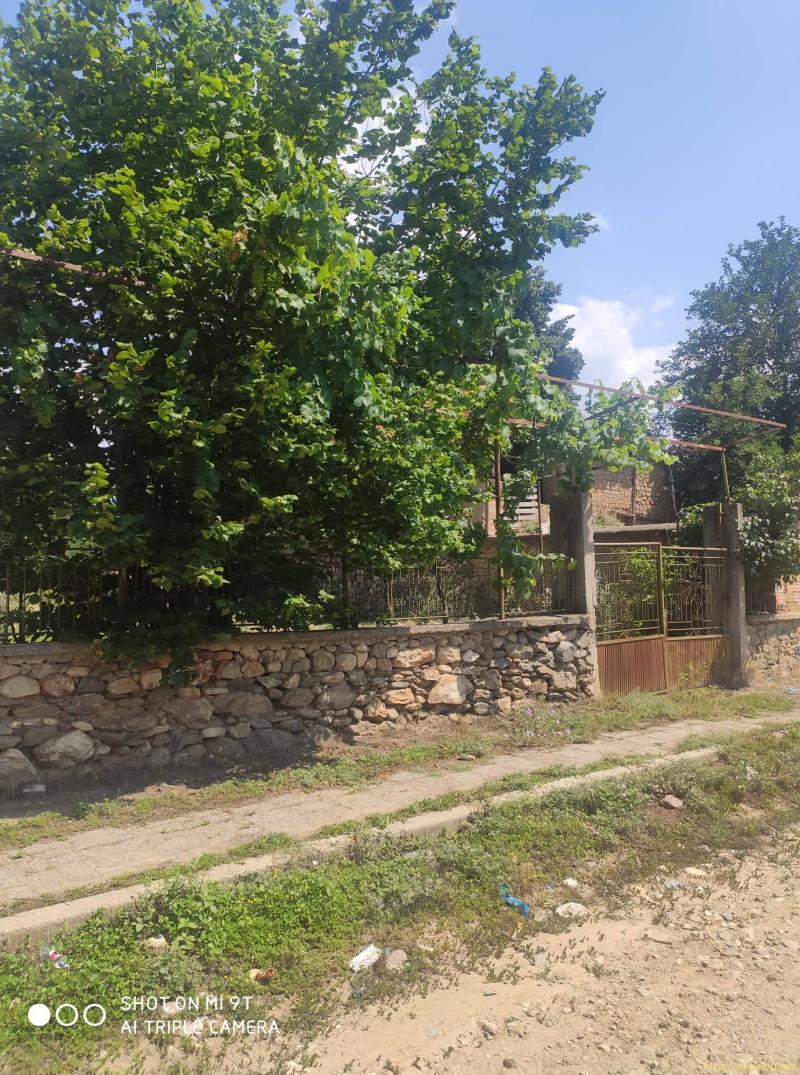 Снимка 2 на парцел в Пловдив област - с.Климент в категория недвижими имоти продава - 1400 м2 на цена  10226 EUR 