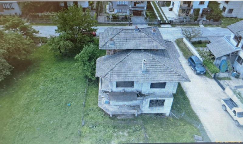 Оферта за недвижим имот с номер 20621: къща в Ловеч област - с.Орешак в категория продава - 300 м2 на цена 90000 EUR - снимка номер 4 Снимка 4 на къща в Ловеч област - с.Орешак в категория недвижими имоти продава - 300 м2 на цена 90000 EUR