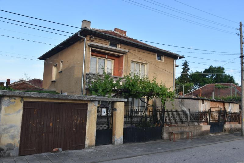 Оферта за недвижим имот с номер 20785: къща в Пловдив област - гр.Първомай в категория продава - 260 м2 на цена 112484 EUR - снимка номер 0 Снимка 0 на къща в Пловдив област - гр.Първомай в категория недвижими имоти продава - 260 м2 на цена 112484 EUR