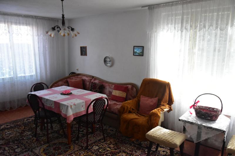 Оферта за недвижим имот с номер 20785: къща в Пловдив област - гр.Първомай в категория продава - 260 м2 на цена 112484 EUR - снимка номер 2 Снимка 2 на къща в Пловдив област - гр.Първомай в категория недвижими имоти продава - 260 м2 на цена 112484 EUR