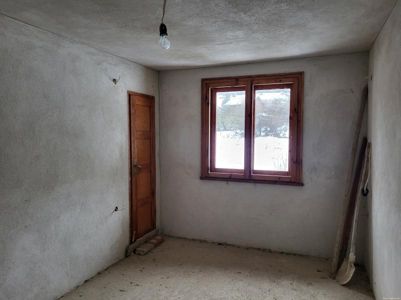 Оферта за недвижим имот с номер 20960: къща в Кюстендил област - с.Църварица в категория продава - 300 м2 на цена 49300 EUR - снимка номер 3 Снимка 3 на къща в Кюстендил област - с.Църварица в категория недвижими имоти продава - 300 м2 на цена 49300 EUR